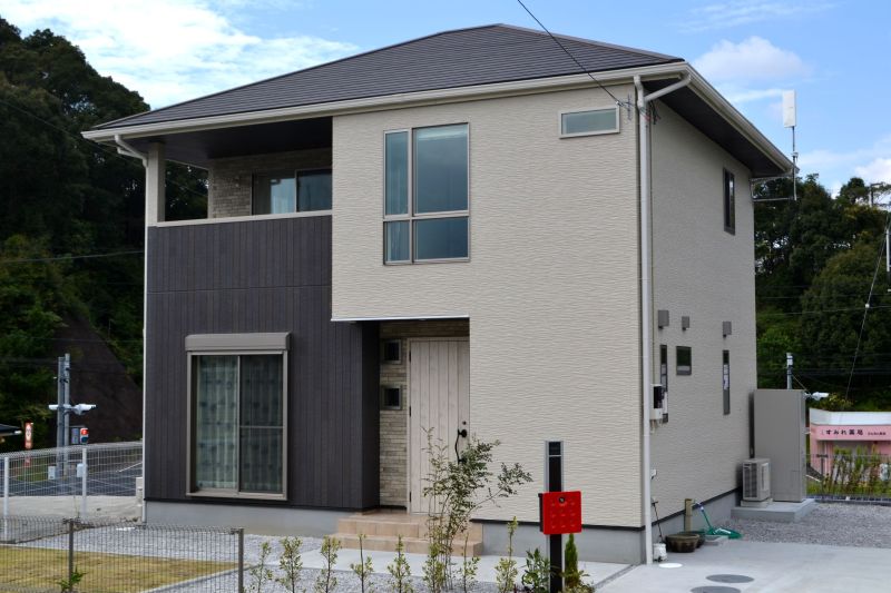 寄棟屋根（よせむねやね）